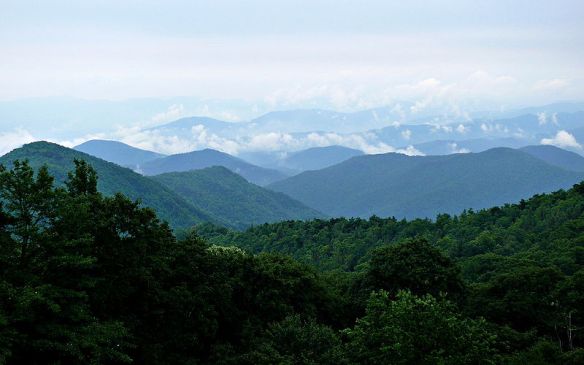 800px-Rainy_Blue_Ridge-27527
