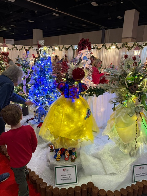 Snow White Christmas tree